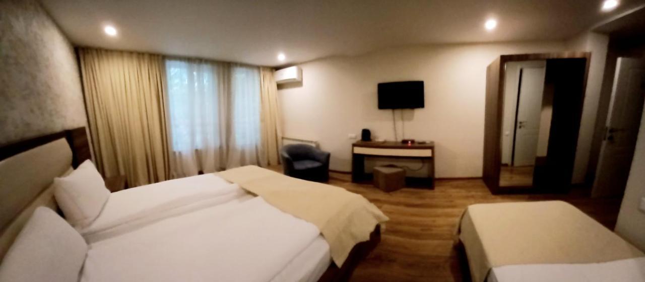 Hotel Lile Tbilisi Exterior foto