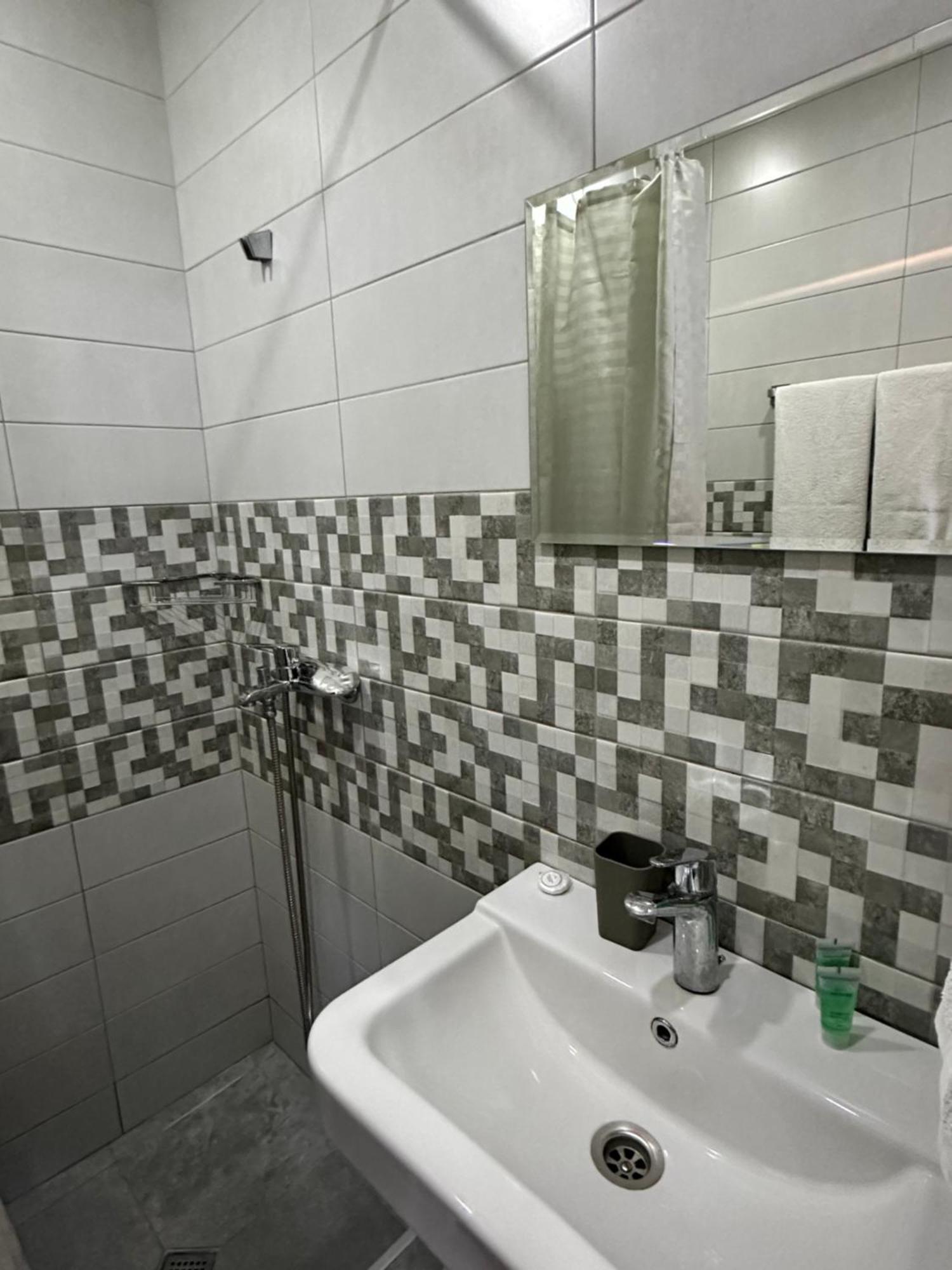 Hotel Lile Tbilisi Exterior foto