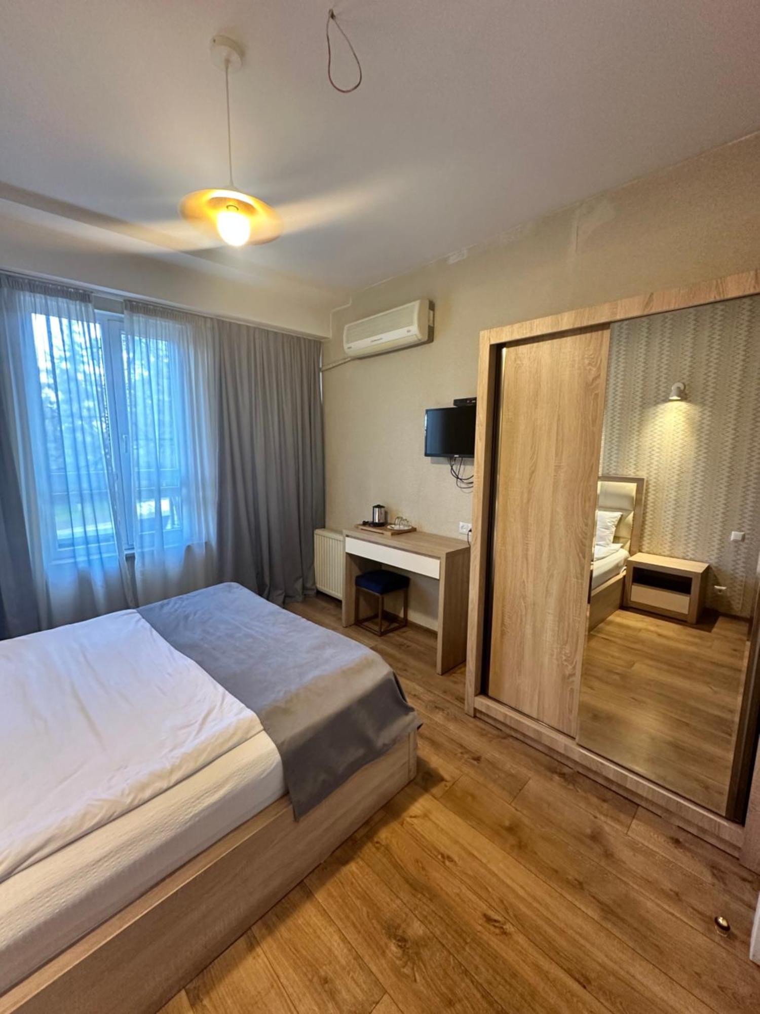 Hotel Lile Tbilisi Exterior foto