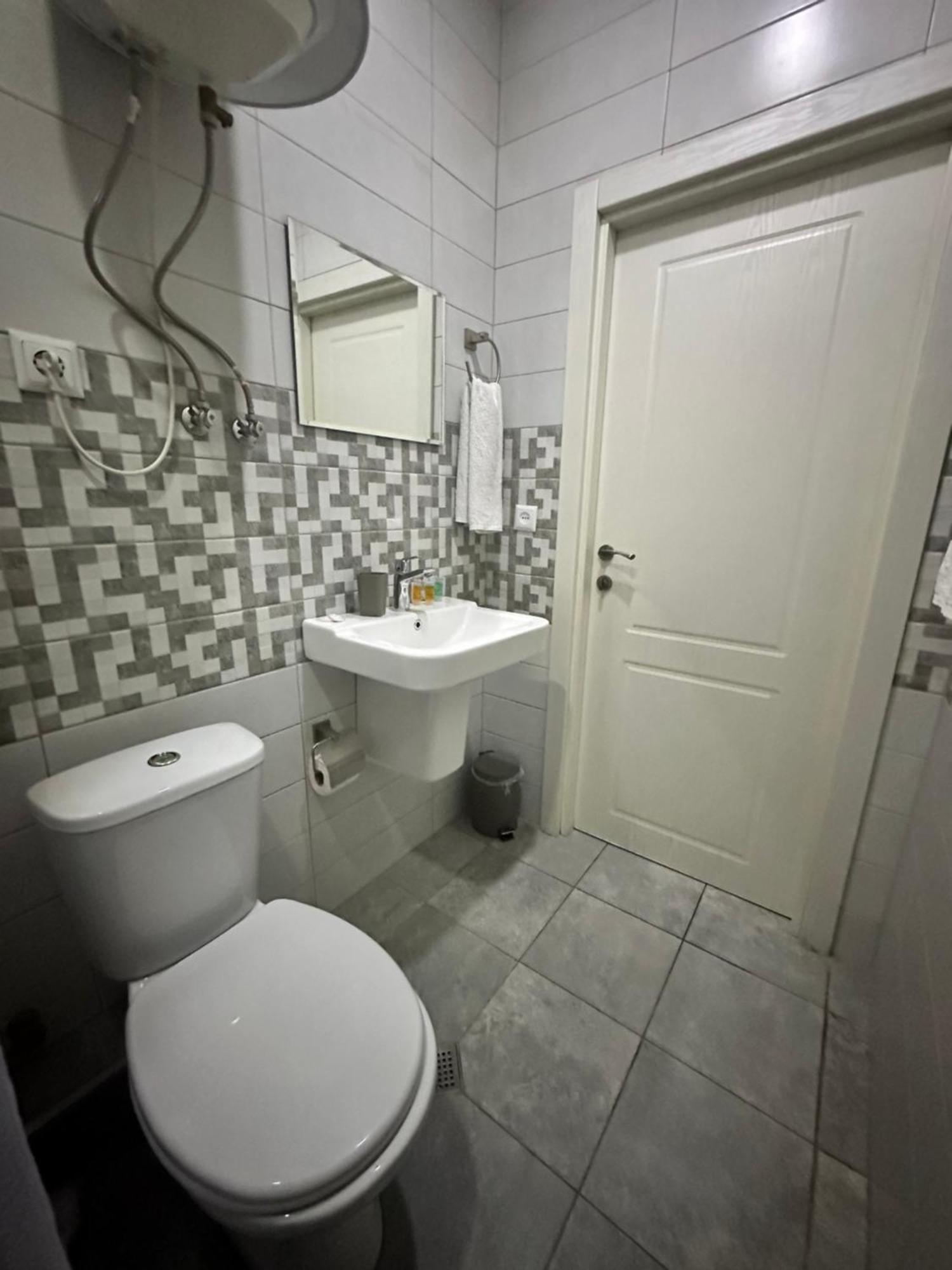 Hotel Lile Tbilisi Exterior foto